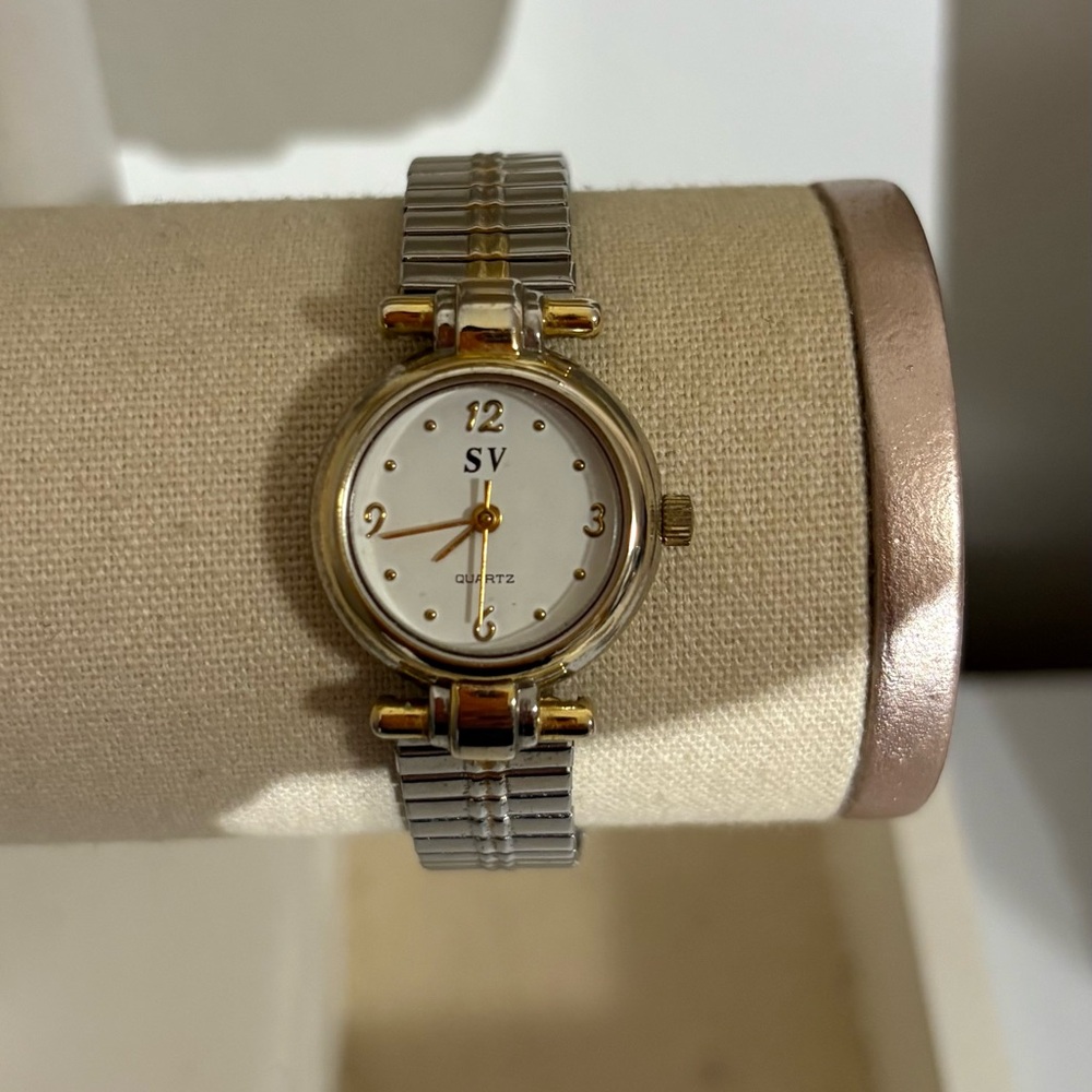 Women's Watch - Picture 2 of 4